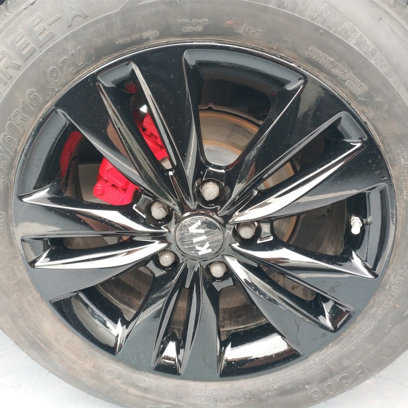重慶汽車輪轂改色/鋼圈改噴黑色+卡鉗噴紅色漆膜